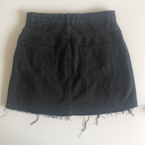 Miss Selfridge Distressed Mini Skirt Faded Black Denim Frayed Hemline size 8 - Picture 5 of 9